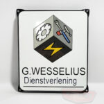 Dienstverlening-G.-Wesselius-Emaille-bord-met-oortjes